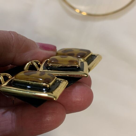 Goldtone choker and matching earrings set with animal print detail - Picture 6 of 6